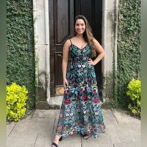 ML Monique Lhuillier Floral Overlay Dress size 6 colorful embroidery.